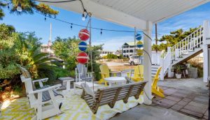 Weekend Markets & Local Eats: Experiencing Hawks Nest’s Charm